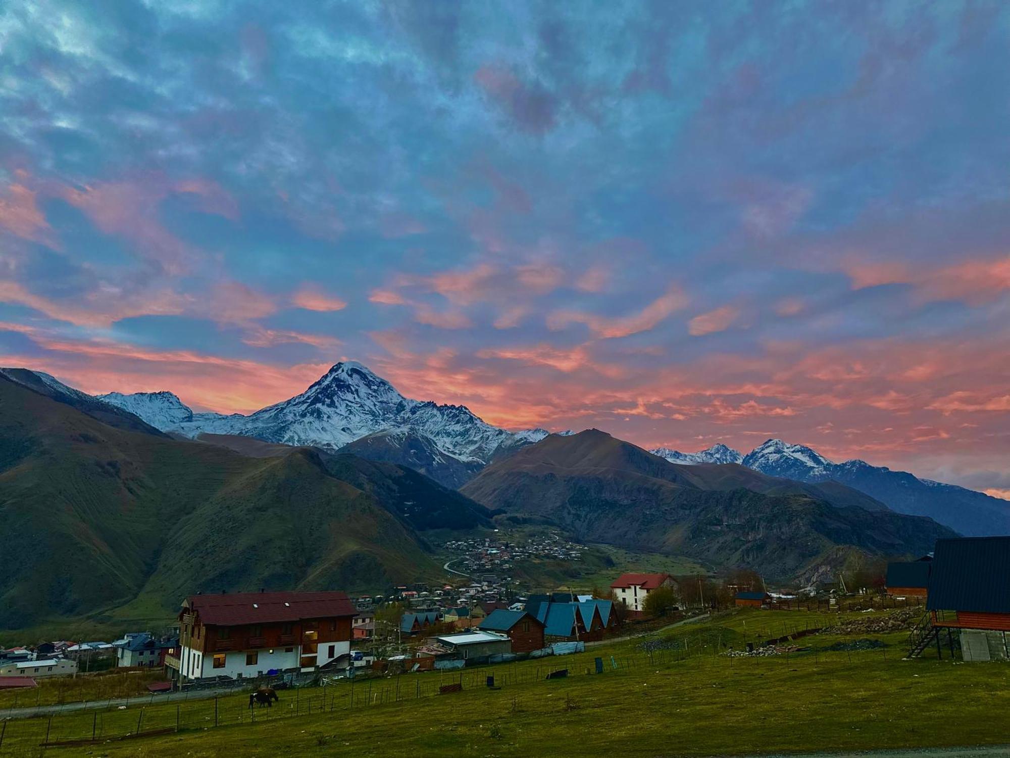 Vista Cottage Казбеги Екстериор снимка